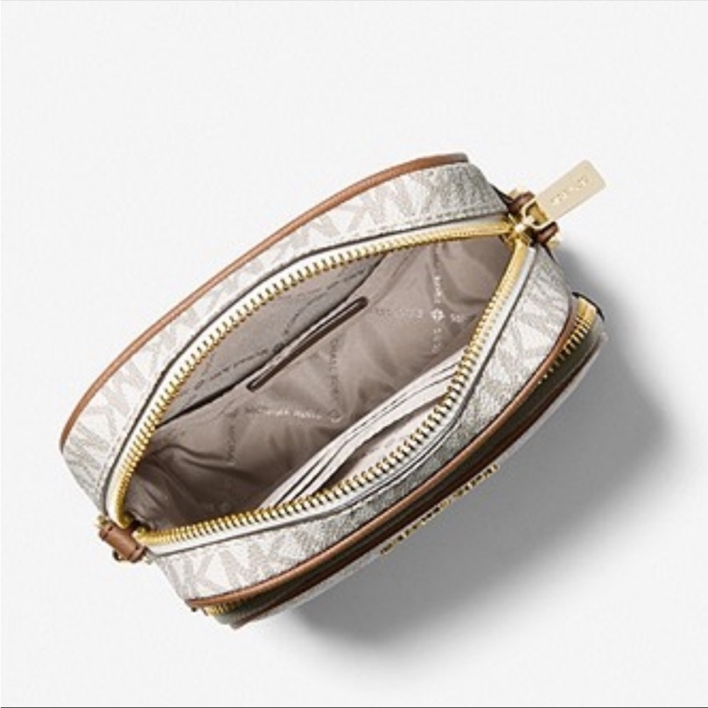 MICHAEL KORS
Jet Set Travel Medium Logo Crossbody Bag - Picture 4 of 4
